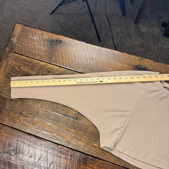 Paper Crane Women’s Beige Long Sleeve Crop Top Stretch Pullover Anthropologie S - Picture 5 of 8